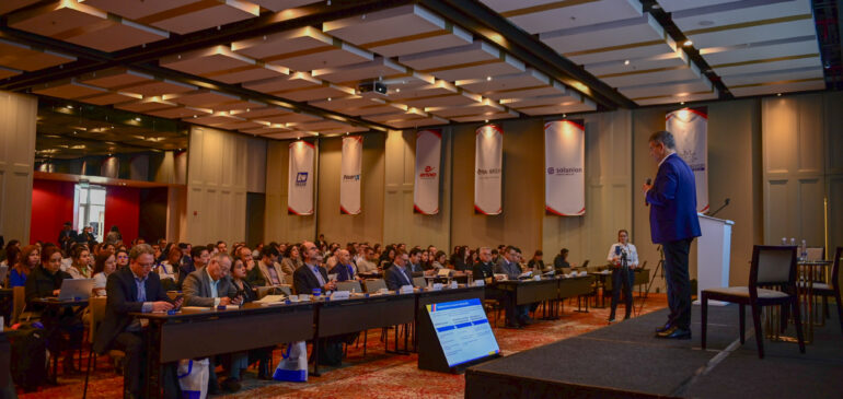 Gasolina, teléfonos inteligentes, maíz y medicamentos, los productos más importados por Colombia en 2025