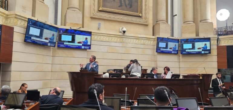 Batalla contra el tiempo: $7 billones quedarían en riesgo si el Congreso no aprueba nuevo régimen aduanero antes del 20 de junio
