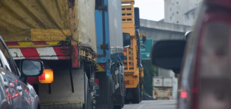 Bloqueos en la vía Buga-Buenaventura generan afectaciones al comercio exterior por más de USD 90 millones diarios 